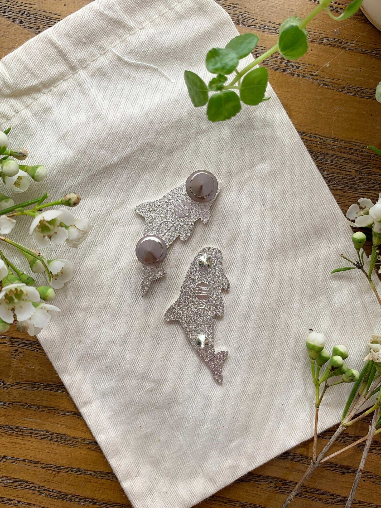 Dolphin enamel pin (Vaquita) Brooches & Lapel Pins