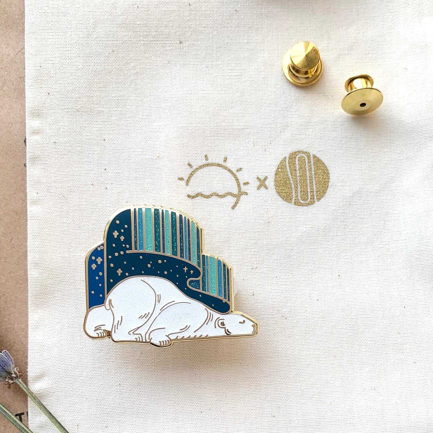 Polar Bear with Aurora enamel pin Brooches & Lapel Pins
