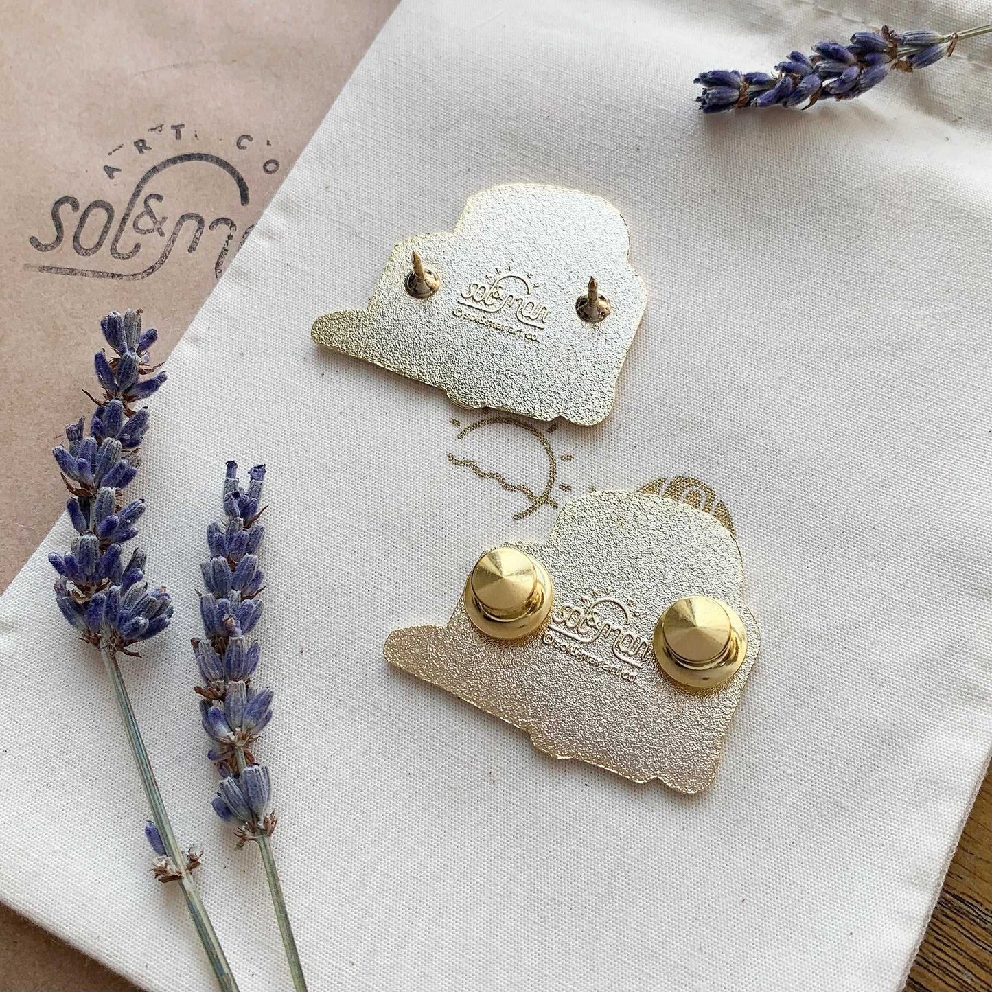 Polar Bear with Aurora enamel pin Brooches & Lapel Pins