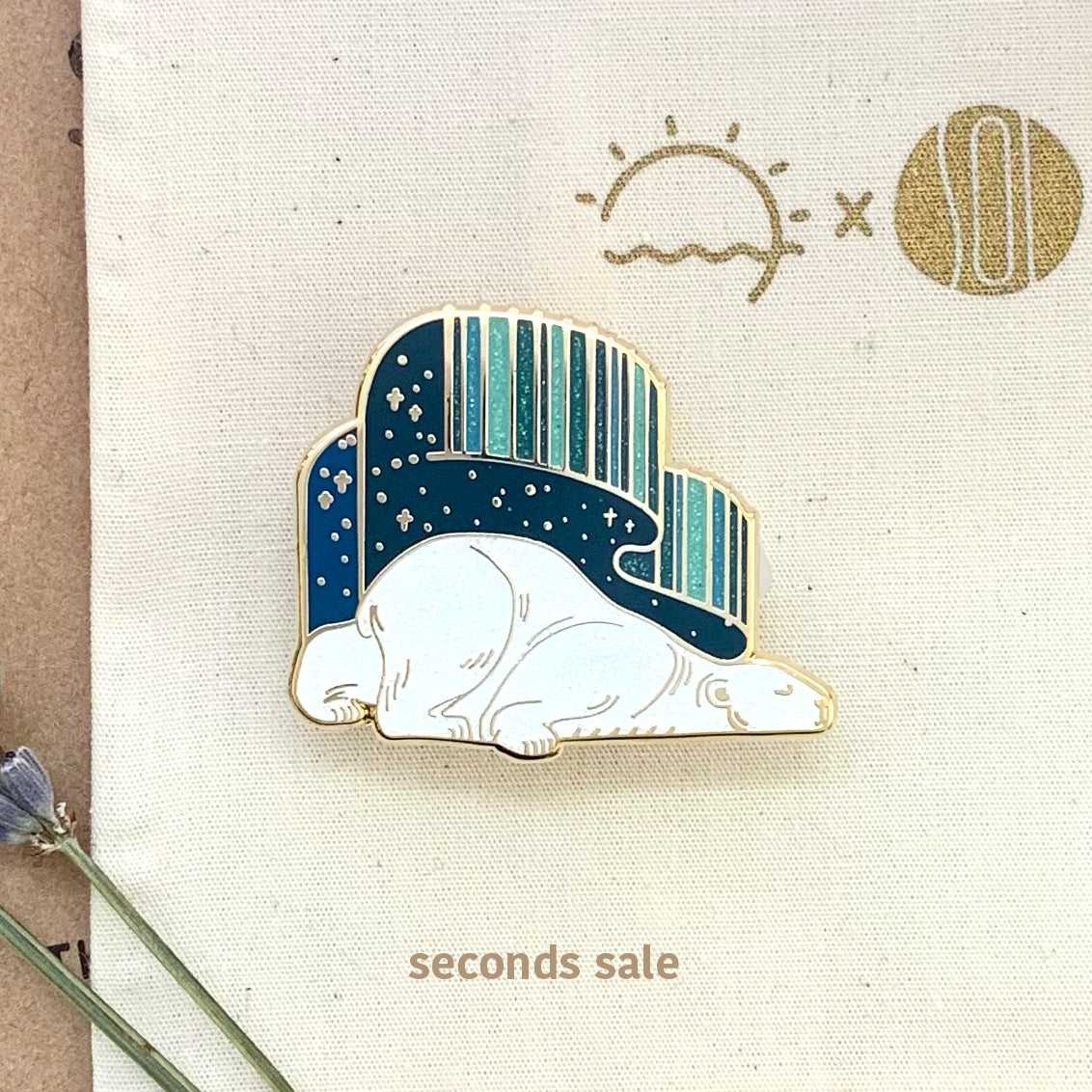 Polar Bear with Aurora enamel pin Brooches & Lapel Pins