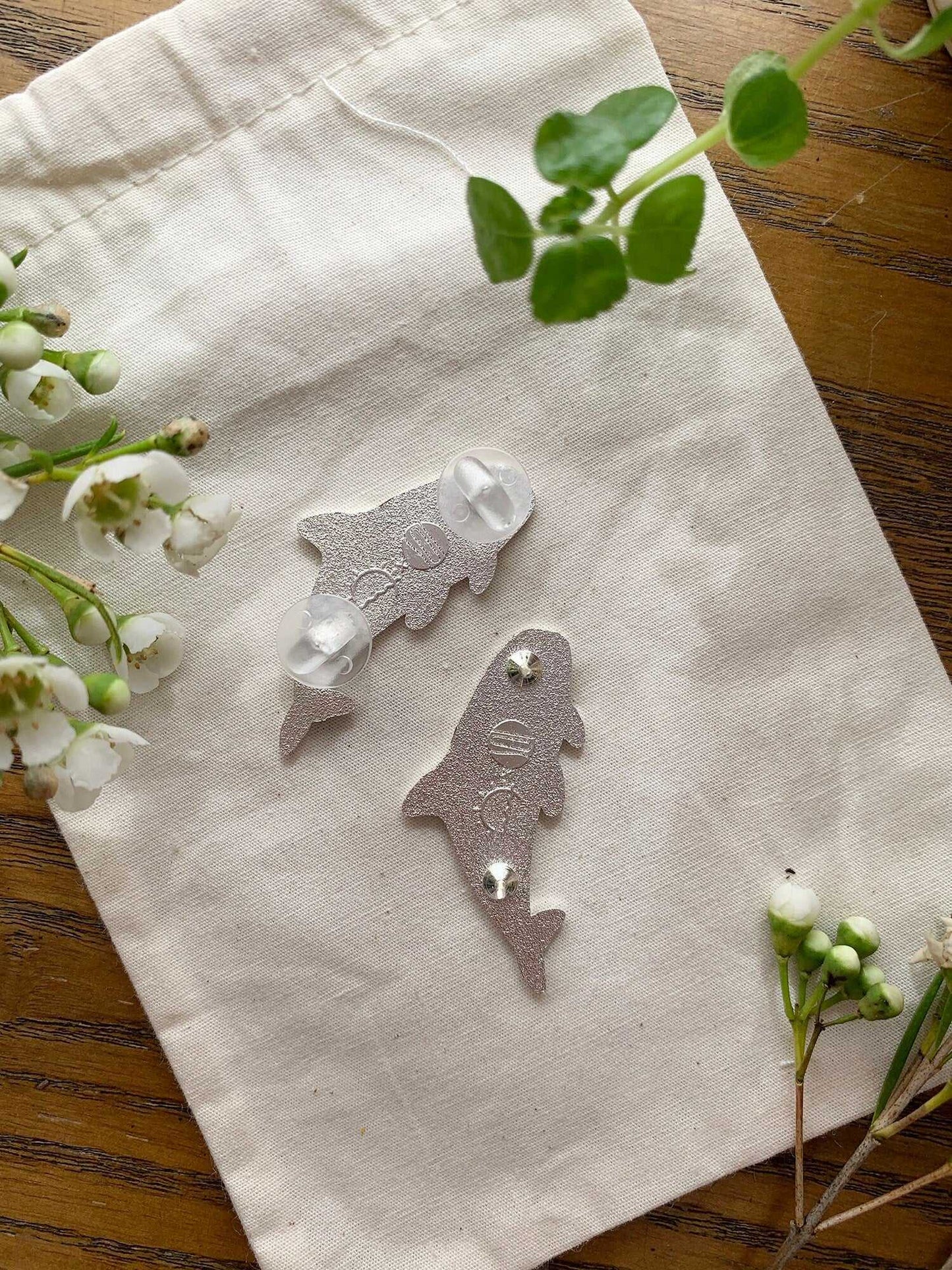Dolphin enamel pin (Vaquita) Brooches & Lapel Pins
