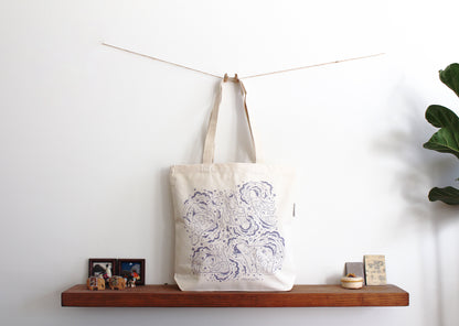 Polar Bear, and the Northern Sky Canvas Tote bag