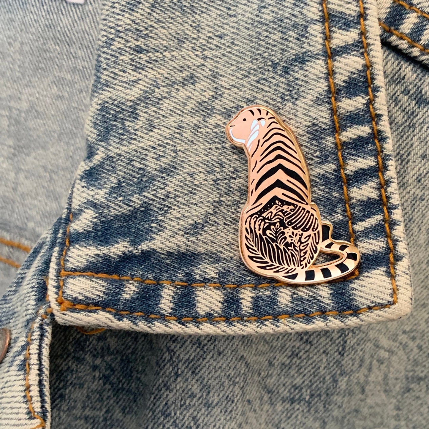 Tiger enamel pin (Sunda Tiger)
